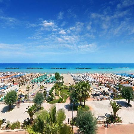 Hotel Bahia Сан Бенедето дел Тронто Екстериор снимка