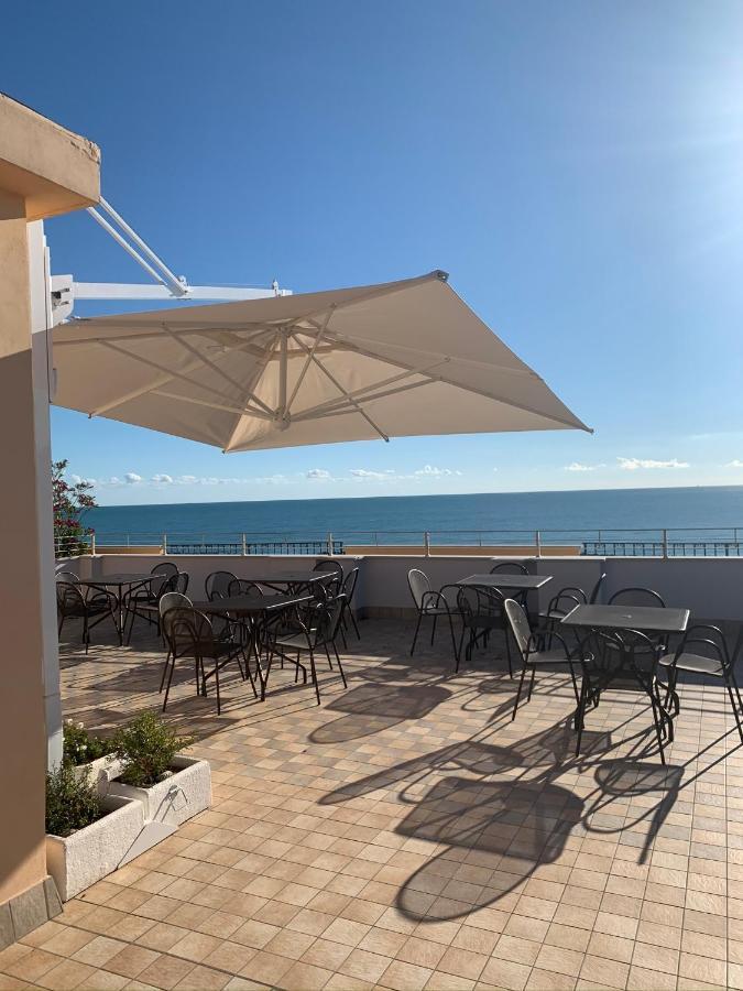 Hotel Bahia Сан Бенедето дел Тронто Екстериор снимка