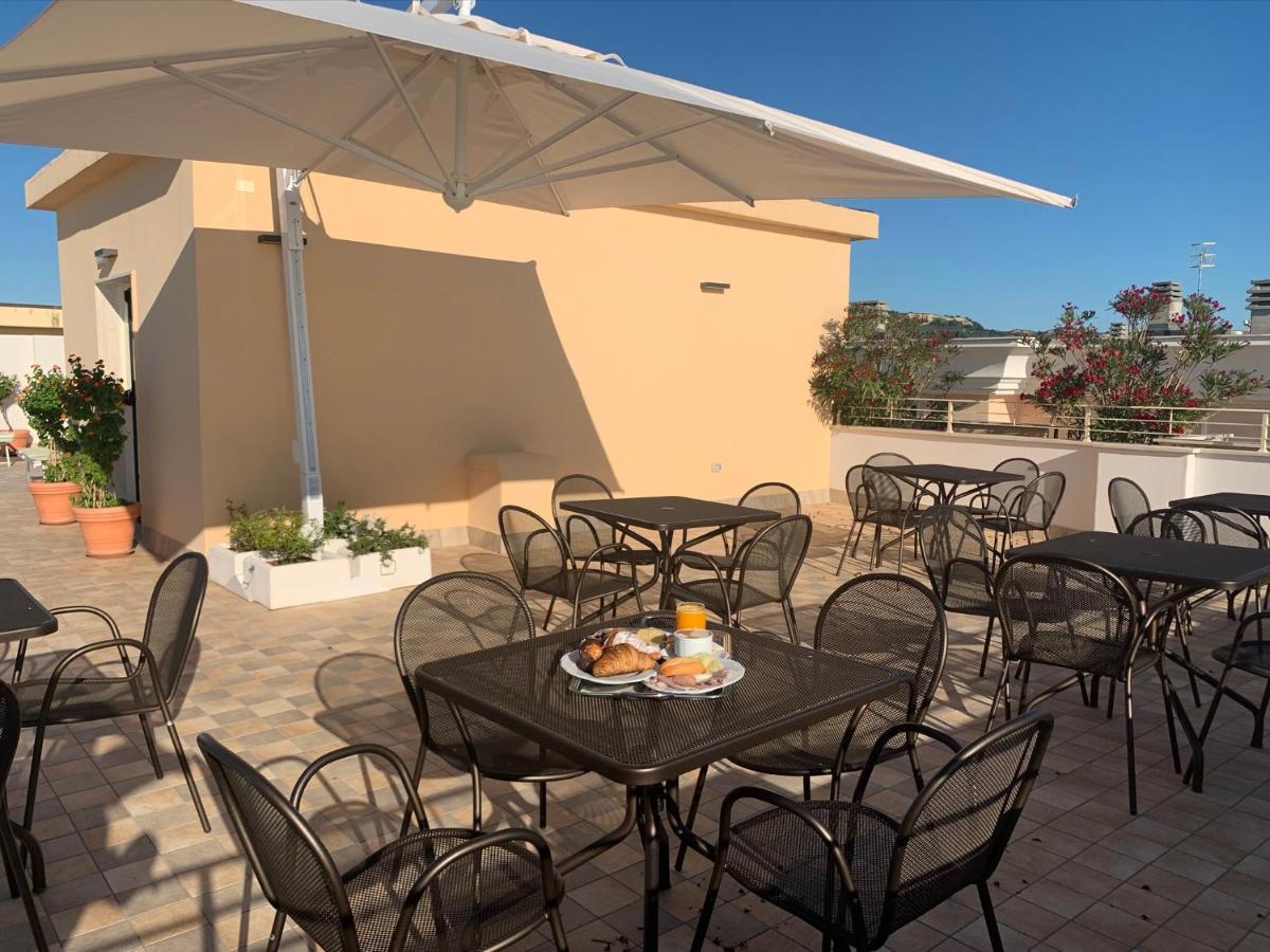Hotel Bahia Сан Бенедето дел Тронто Екстериор снимка