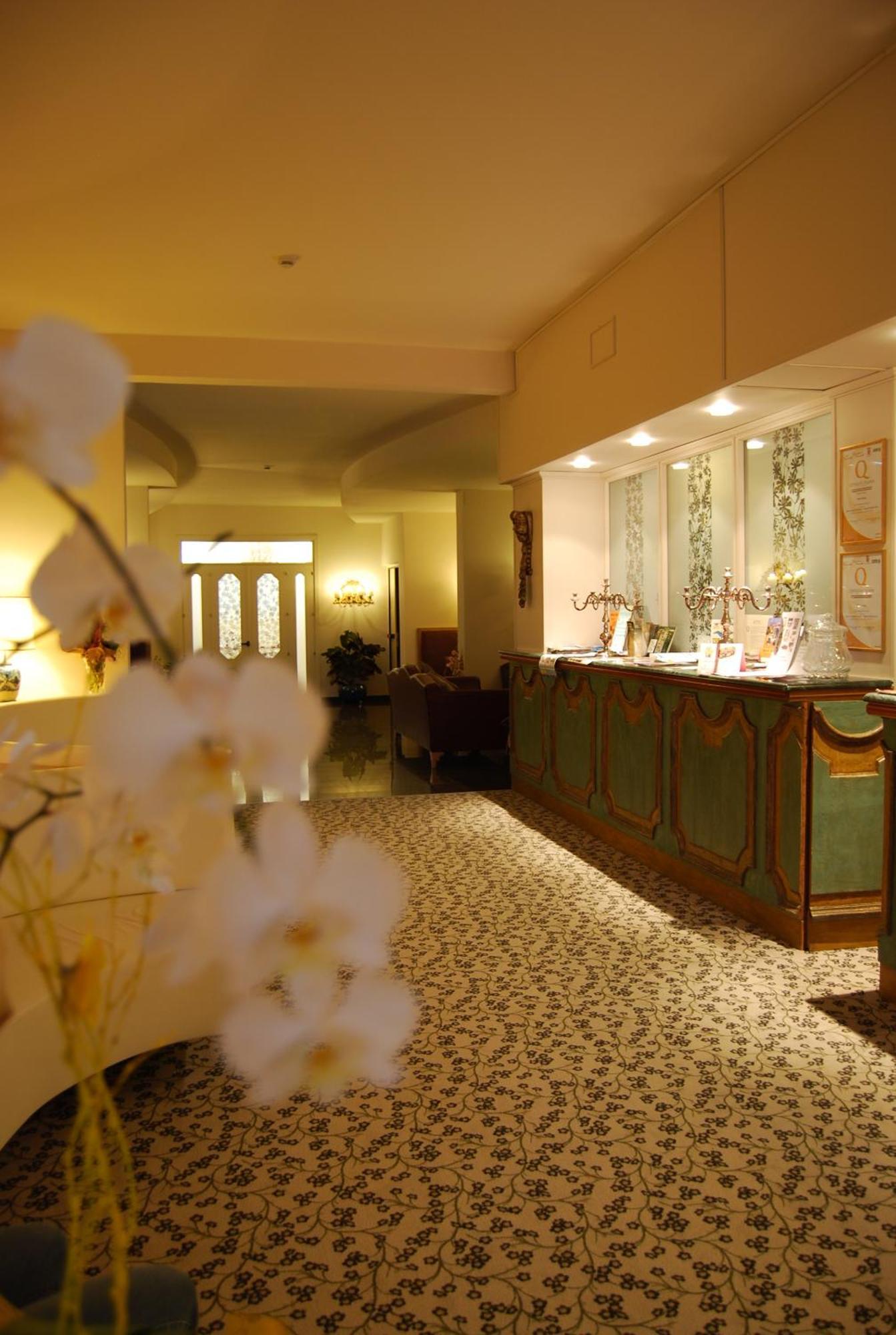Hotel Bahia Сан Бенедето дел Тронто Екстериор снимка