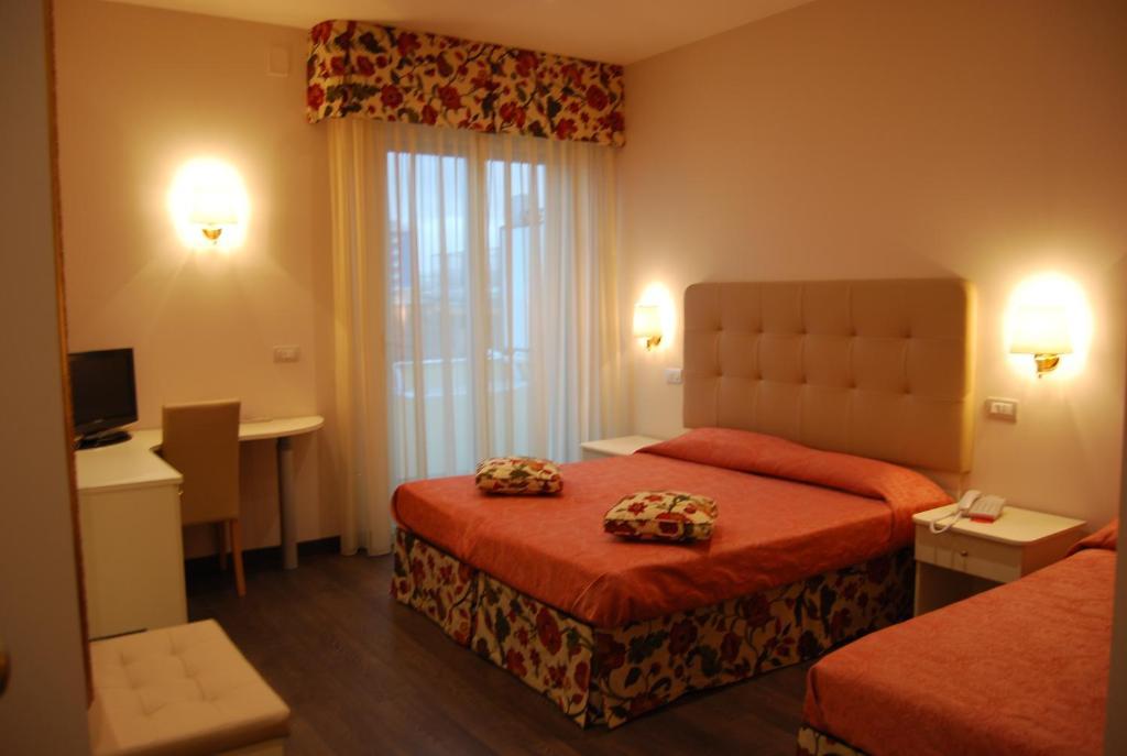 Hotel Bahia Сан Бенедето дел Тронто Стая снимка
