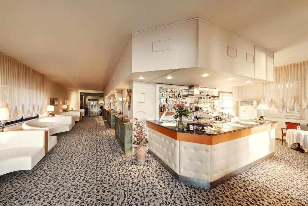 Hotel Bahia Сан Бенедето дел Тронто Екстериор снимка