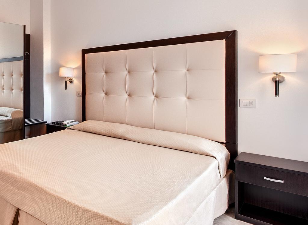 Hotel Bahia Сан Бенедето дел Тронто Екстериор снимка
