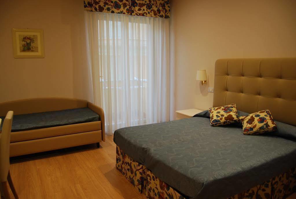 Hotel Bahia Сан Бенедето дел Тронто Екстериор снимка
